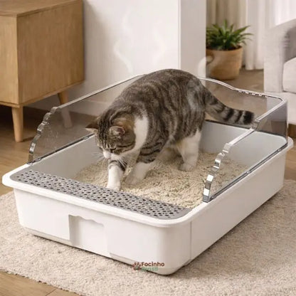 gato grande usando caixa de areia espaçosa com peneira