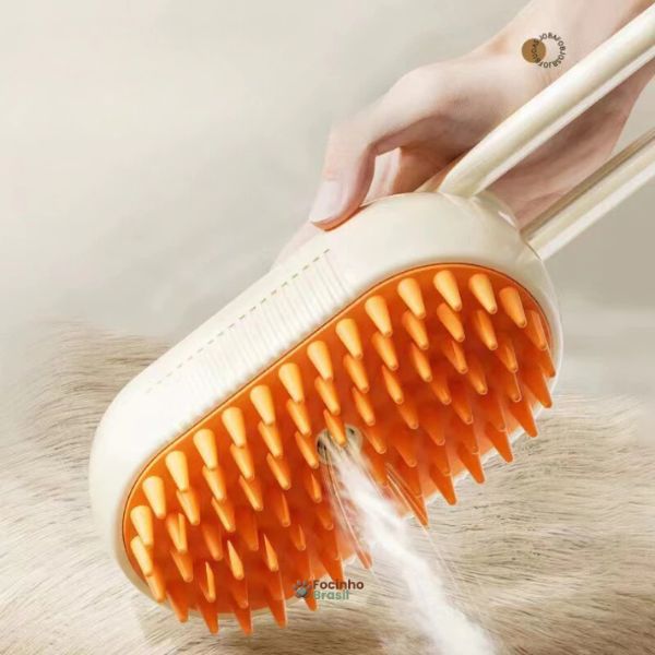 escova elétrica para pets com vapor removendo pelos e massageando a pelagem do gato